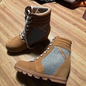 NWOT Serra wedge boots